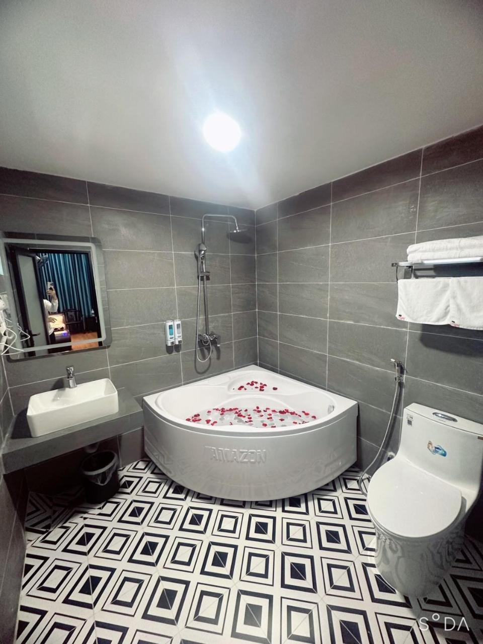 Nhat Tan Hotel Hanoi Zewnętrze zdjęcie